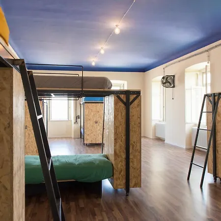 Controvento Hostel Terst