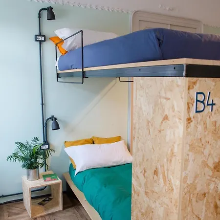 Controvento Hostel *