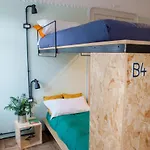 Controvento Hostal *