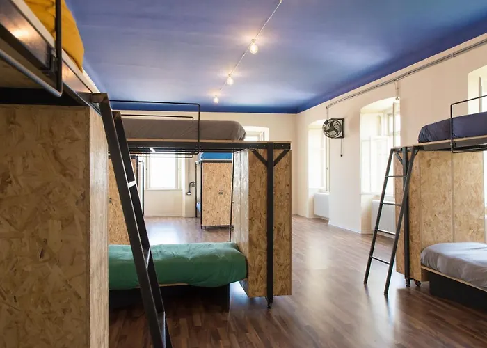 Controvento Hostal Trieste