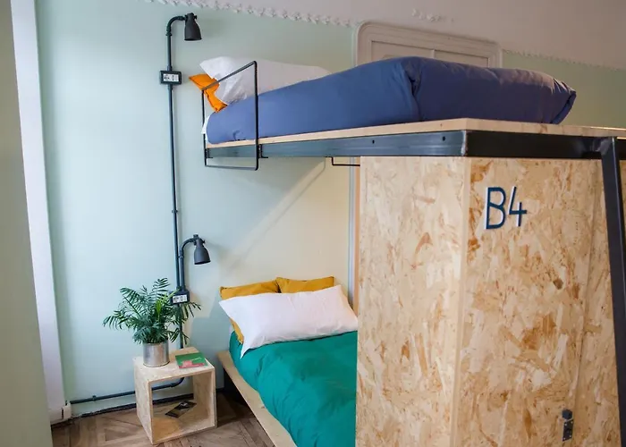 Controvento Hostel *